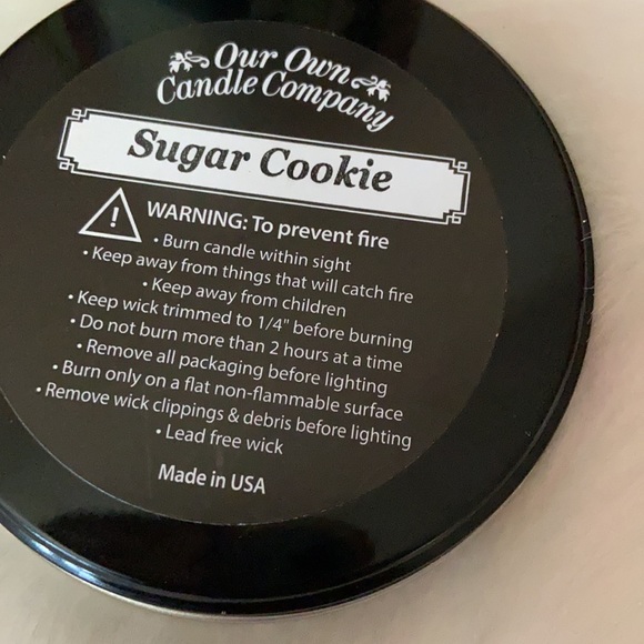 Sugar cookie candle in tin. - Picture 3 of 4